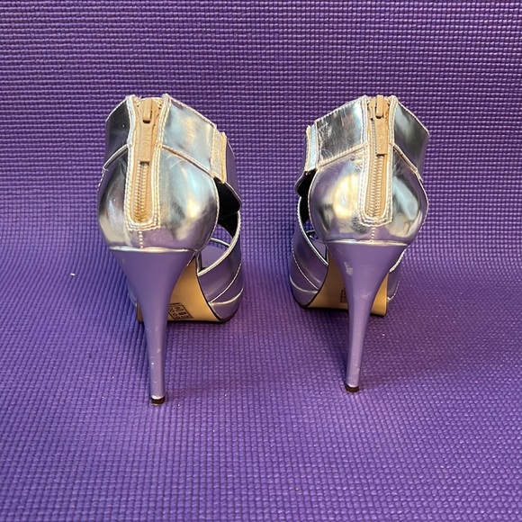 LOVIN’ MICHAEL ANTONIO SILVER HEELS - Picture 4 of 5